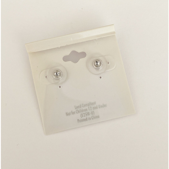 4 x 6mm Swarovski Crystal Heart Studs - Picture 2 of 2